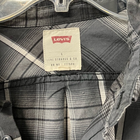 Men’s Levi, button-down plaid shirt, size large - Picture 5 of 6